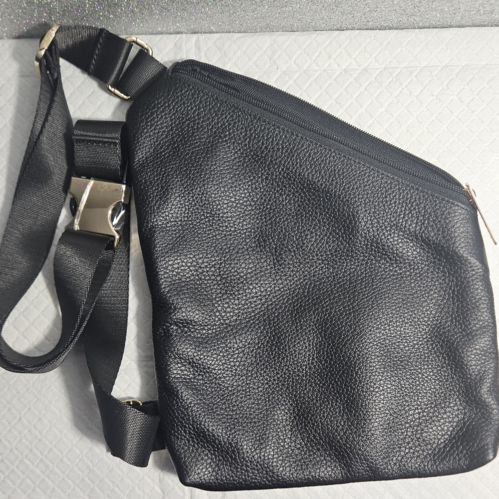 NWOT‎ - LINĒIJ Elegant Green Snake Python Scales Print Crossbody Bag - Picture 2 of 8
